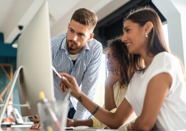 header offre d'emploi marketing