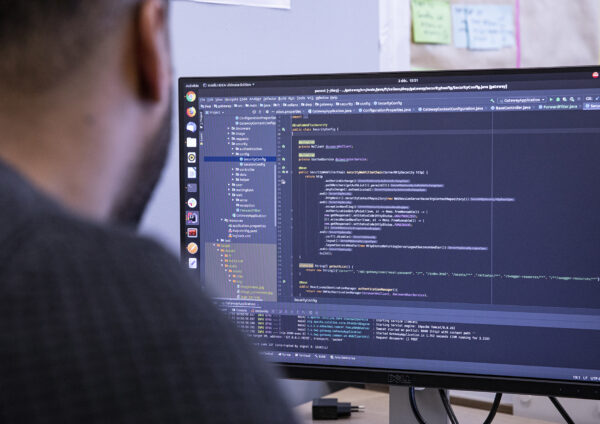 header rh offre d'emploi informatique