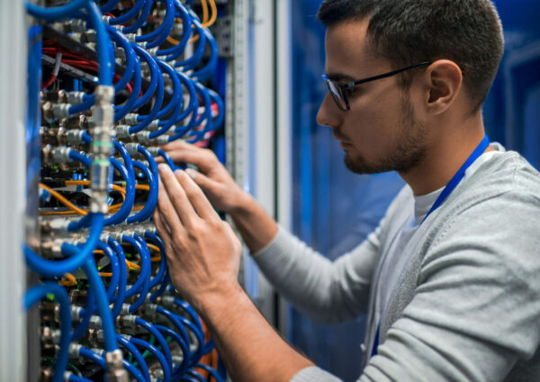 Header rh offre d'emploi infrastructure IT